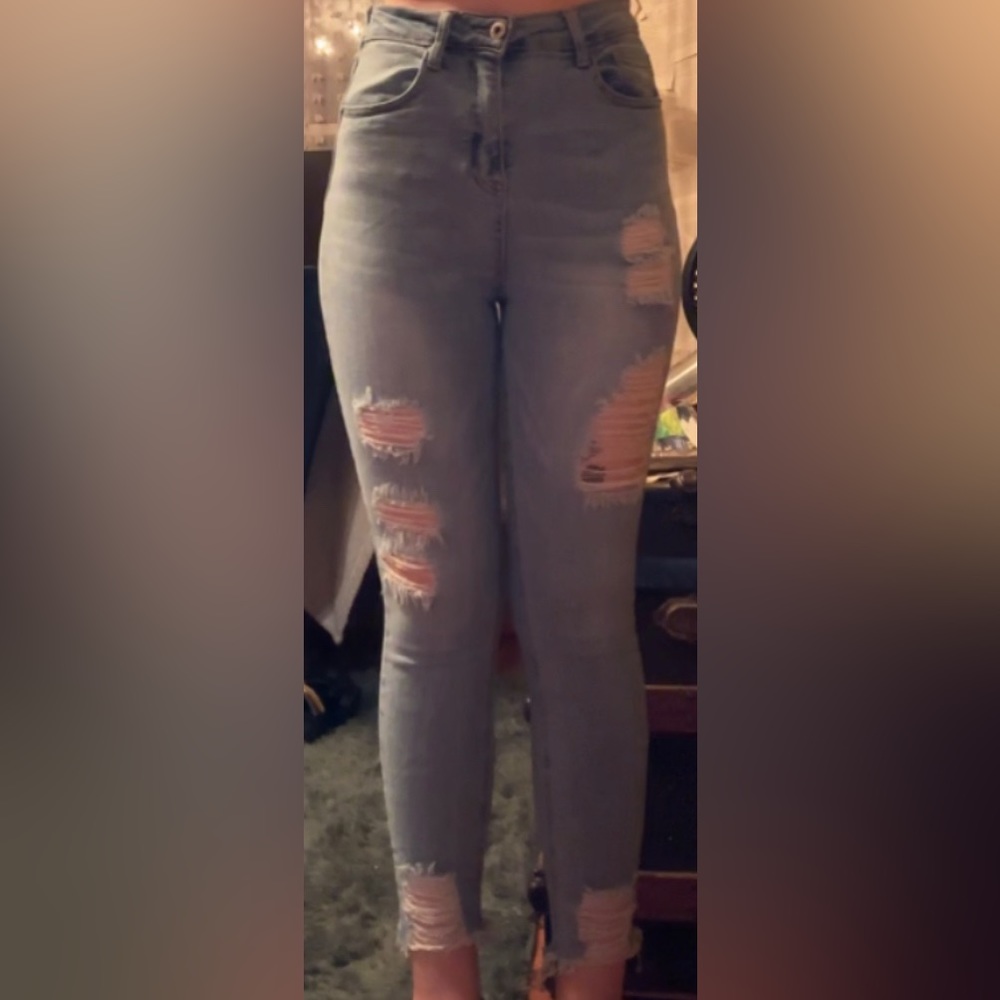 Light colored skinny Jean with rips, high waisted